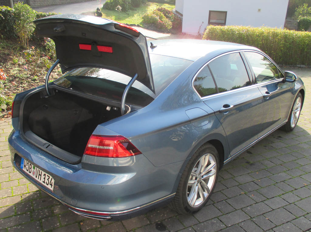 VW Passat: Das Gepäckabteil der Limousine fasst 586 bis 1152 Liter