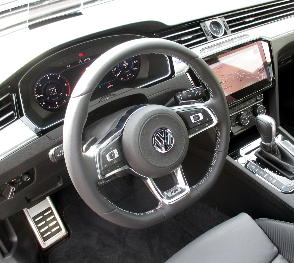 VW Passat: Im Cockpit ist die Bedienung rasch im Griff.