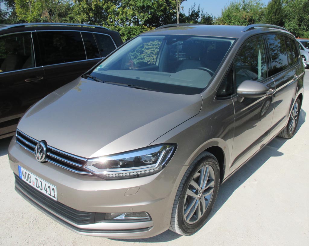 Beim VW Touran handelt es sich um einen Kompaktvan.