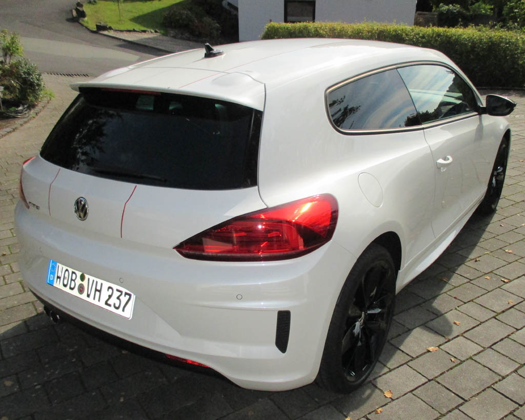 VW Scirocco GTS: Heck-/Seitenansicht.
