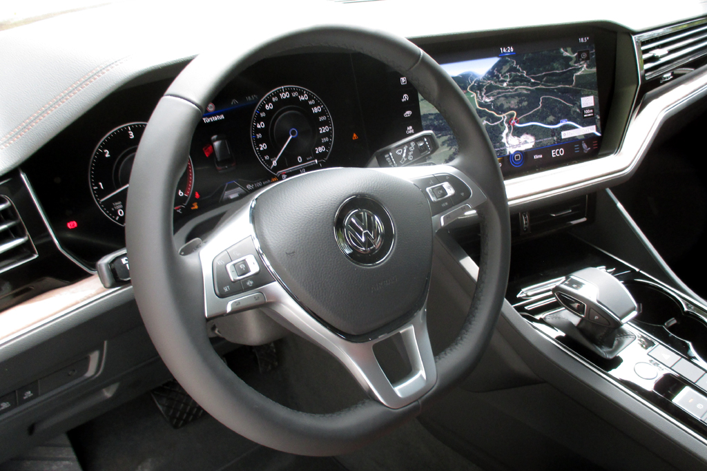 VW Touareg: Im Cockpit geht es immer digitaler und vernetzter zu.