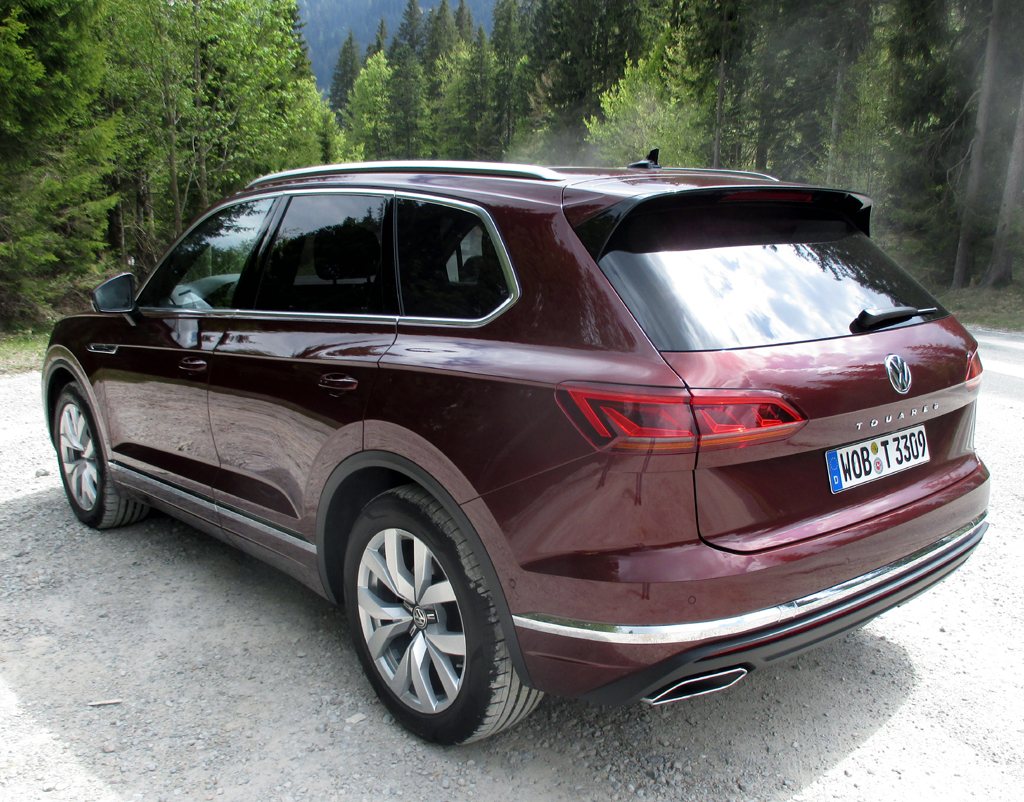 VW Touareg: Heck-/Seitenansicht.