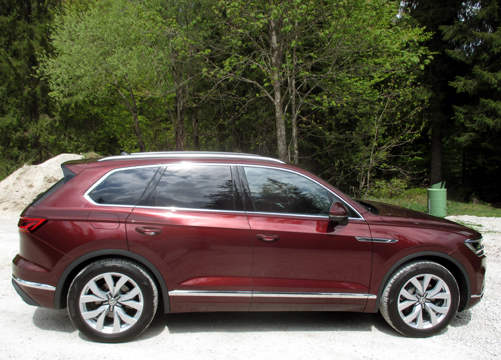 VW Touareg: Und so sieht das große SUV-Modell in Neuauflage von der Seite aus.