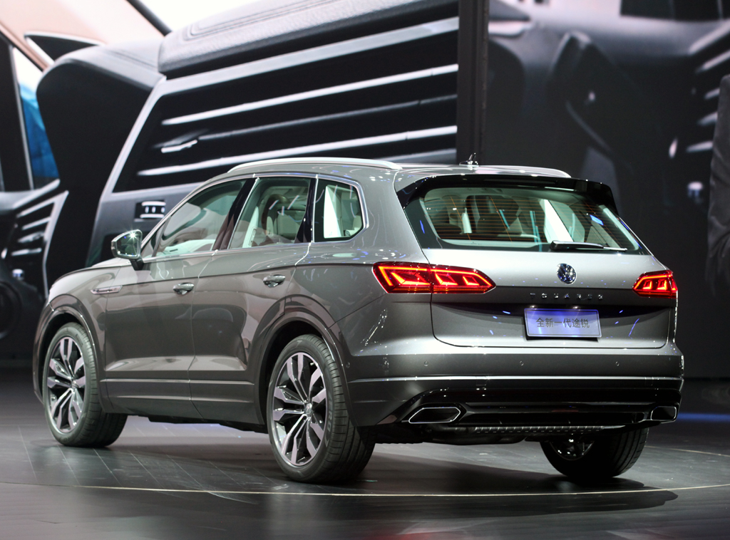VW Touareg: Heck-/Seitenansicht.