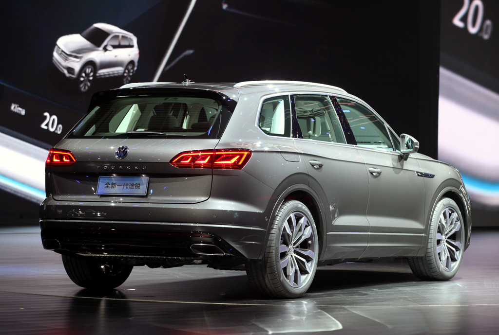 VW Touareg: Auch die Schultern über den Radhäusern wirken breiter ausgeformt.