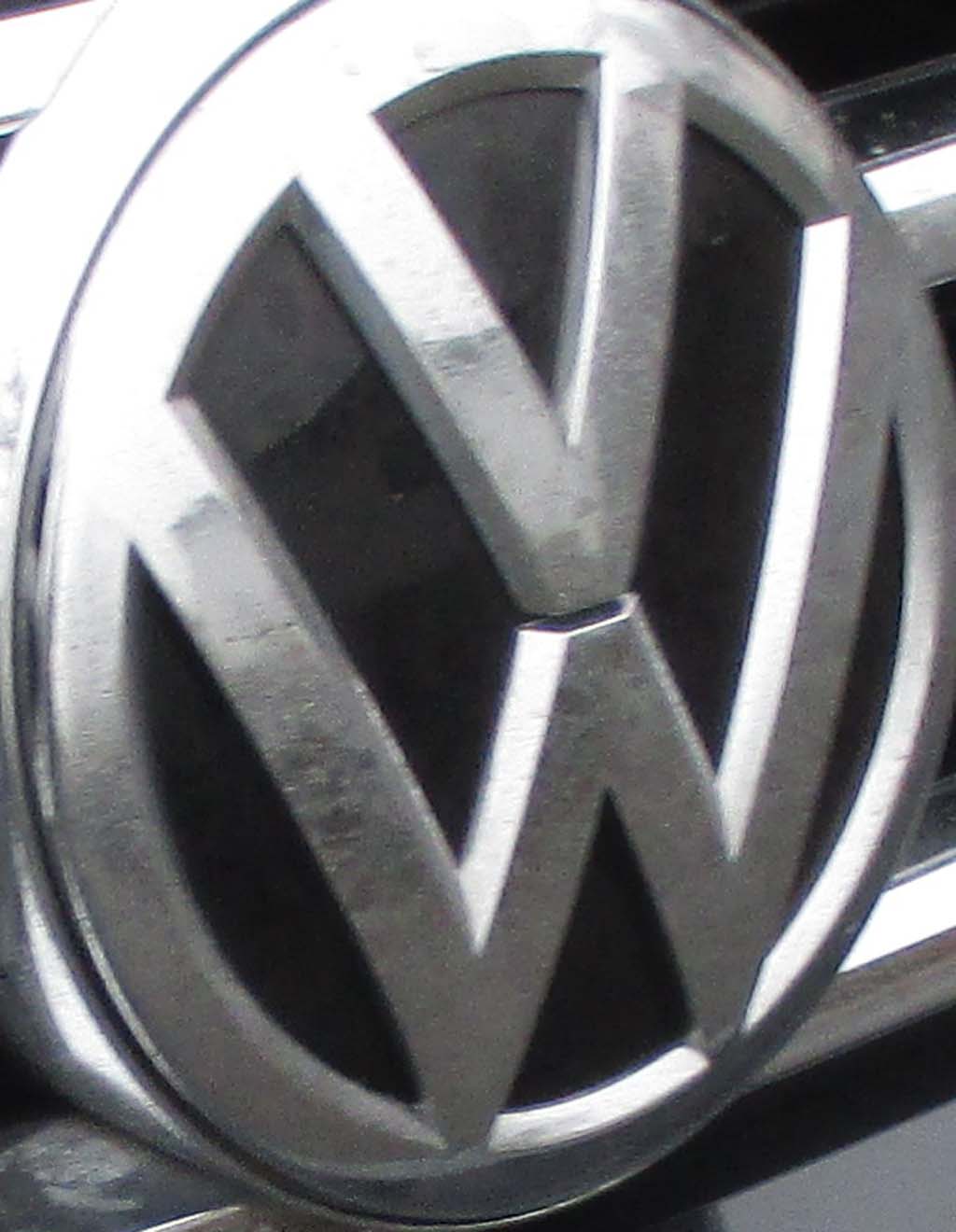 VW Touareg: Das Markenlogo sitzt vorn im Kühlergrill.