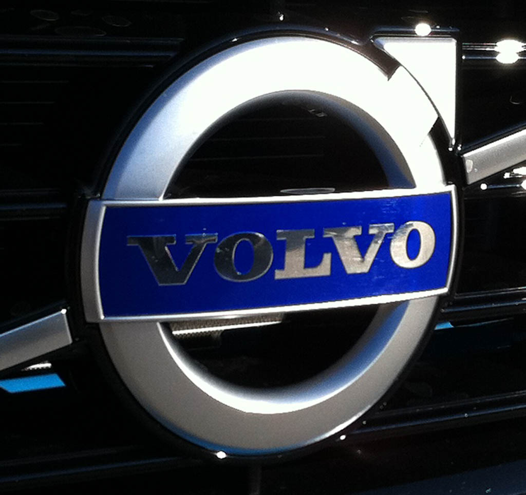 Volvo S60 Polestar: Das Markenlogo sitzt vorn im Kühlergrill.