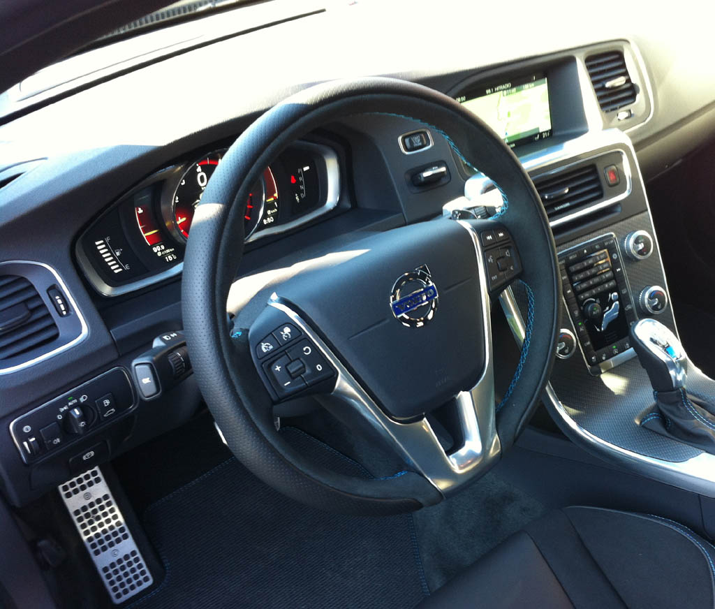 Volvo S60 Polestar: Auch im Cockpit geht es sportlich zu.