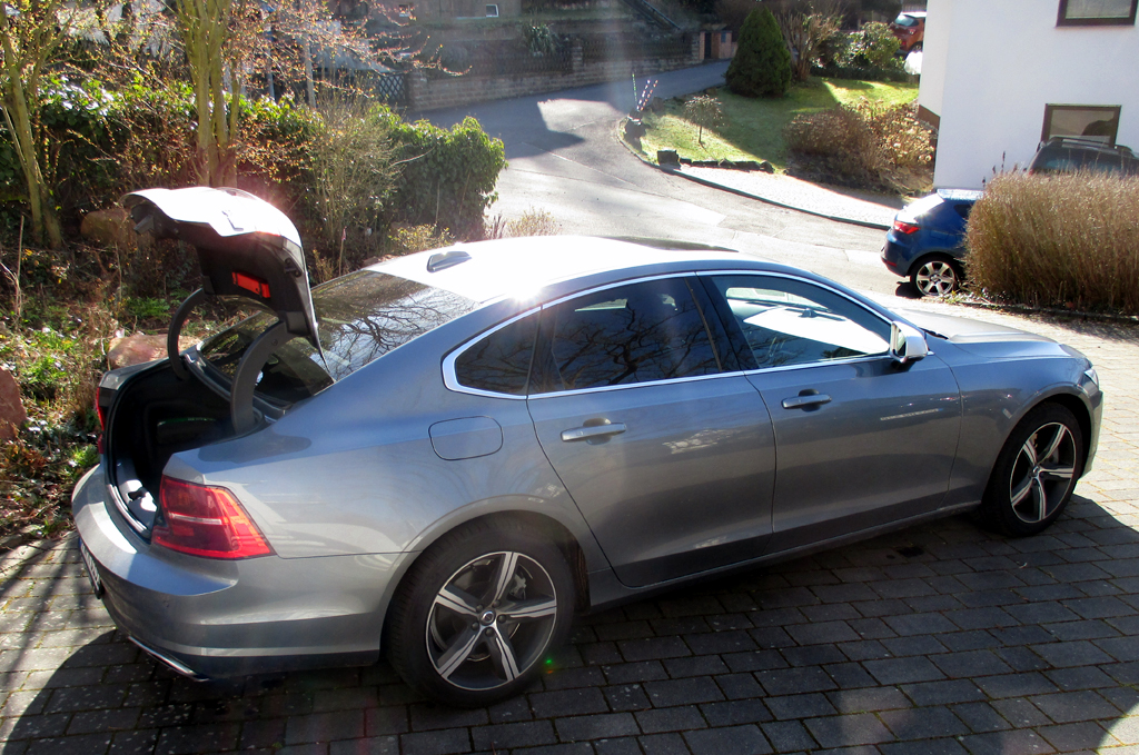 Volvo S90: Das Gepäckabteil fasst erweiterbare 500 Liter.