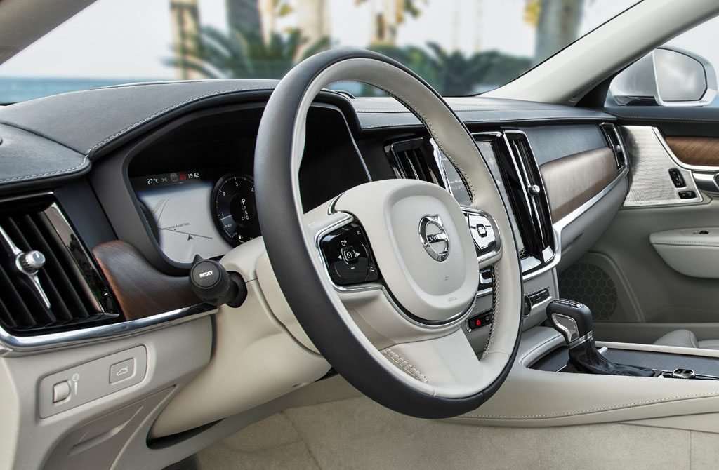 Volvo S90: Blick ins nobel wirkende Cockpit.