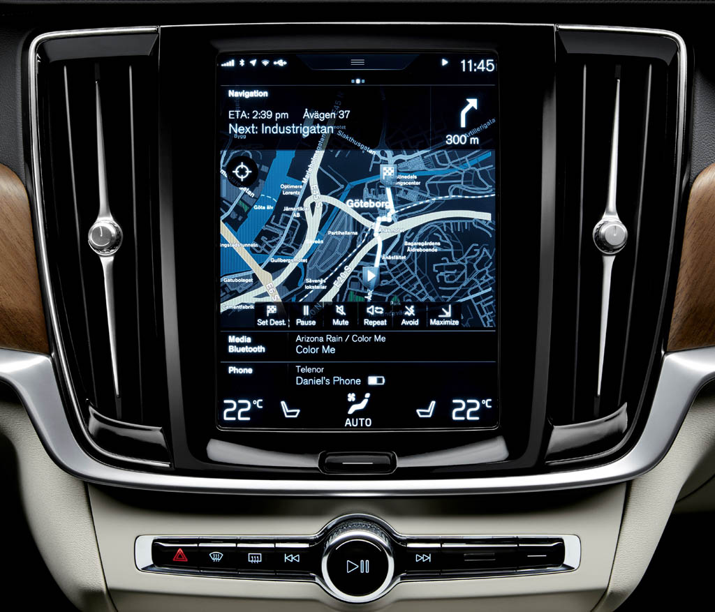 Volvo S90: Blick auf die zentrale Tablet-förmige Bedieneinheit.