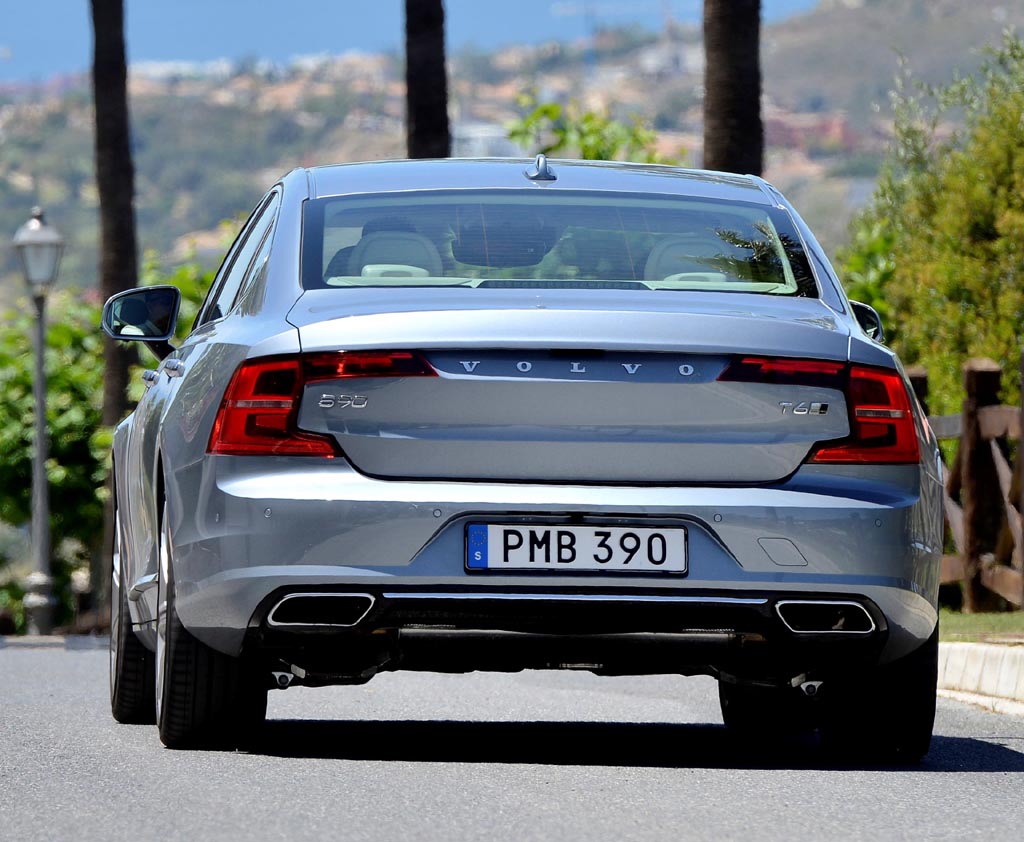 Volvo S90: Blick auf die Heckpartie mit dem 500-Liter-Kofferraum.