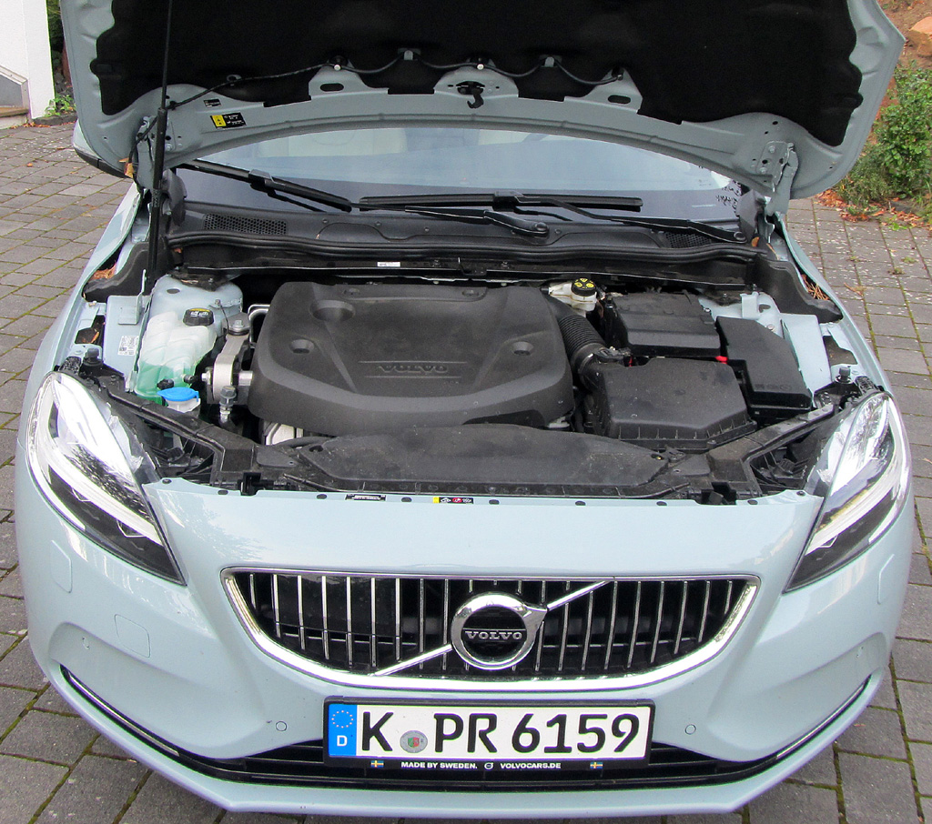 Volvo V40: Blick unter die Haube auf den 2,0-Liter-Biturbodiesel.
