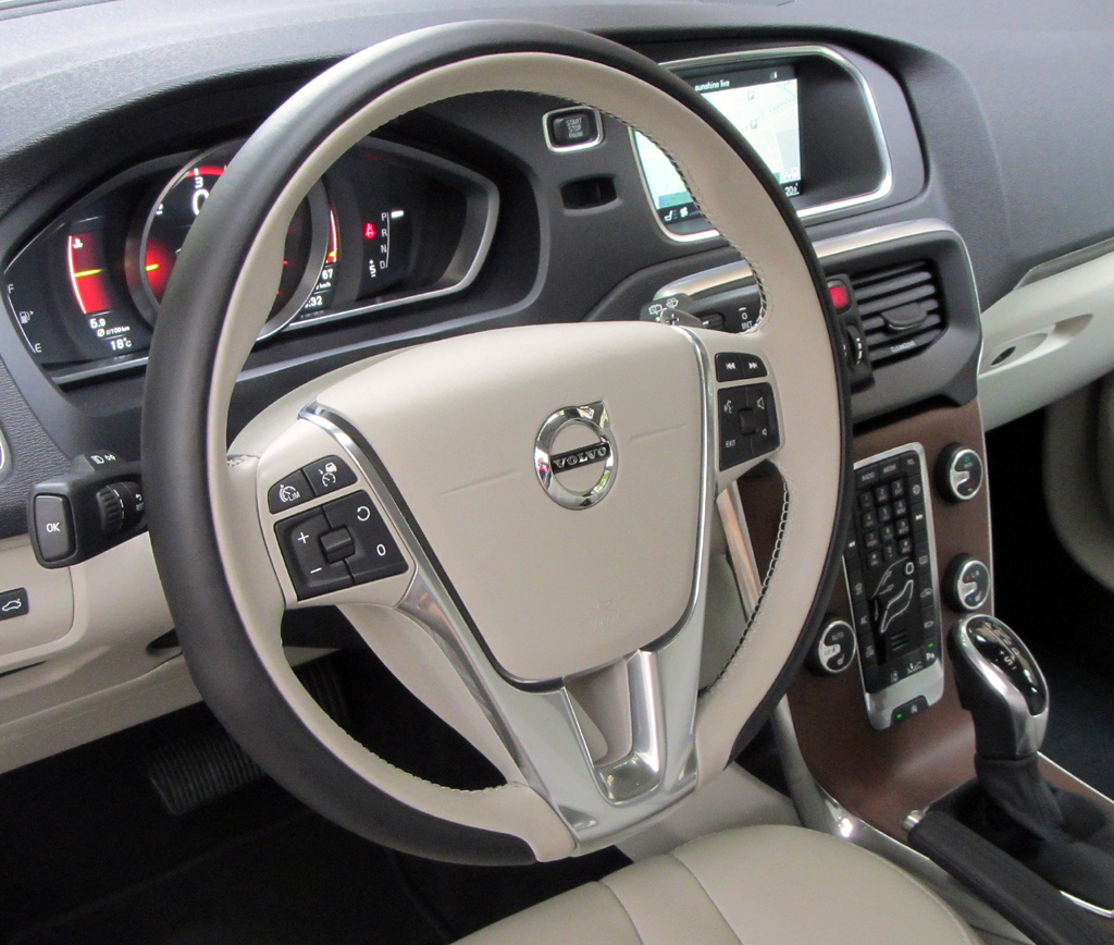 Volvo V40: Blick ins übersichtliche Cockpit.