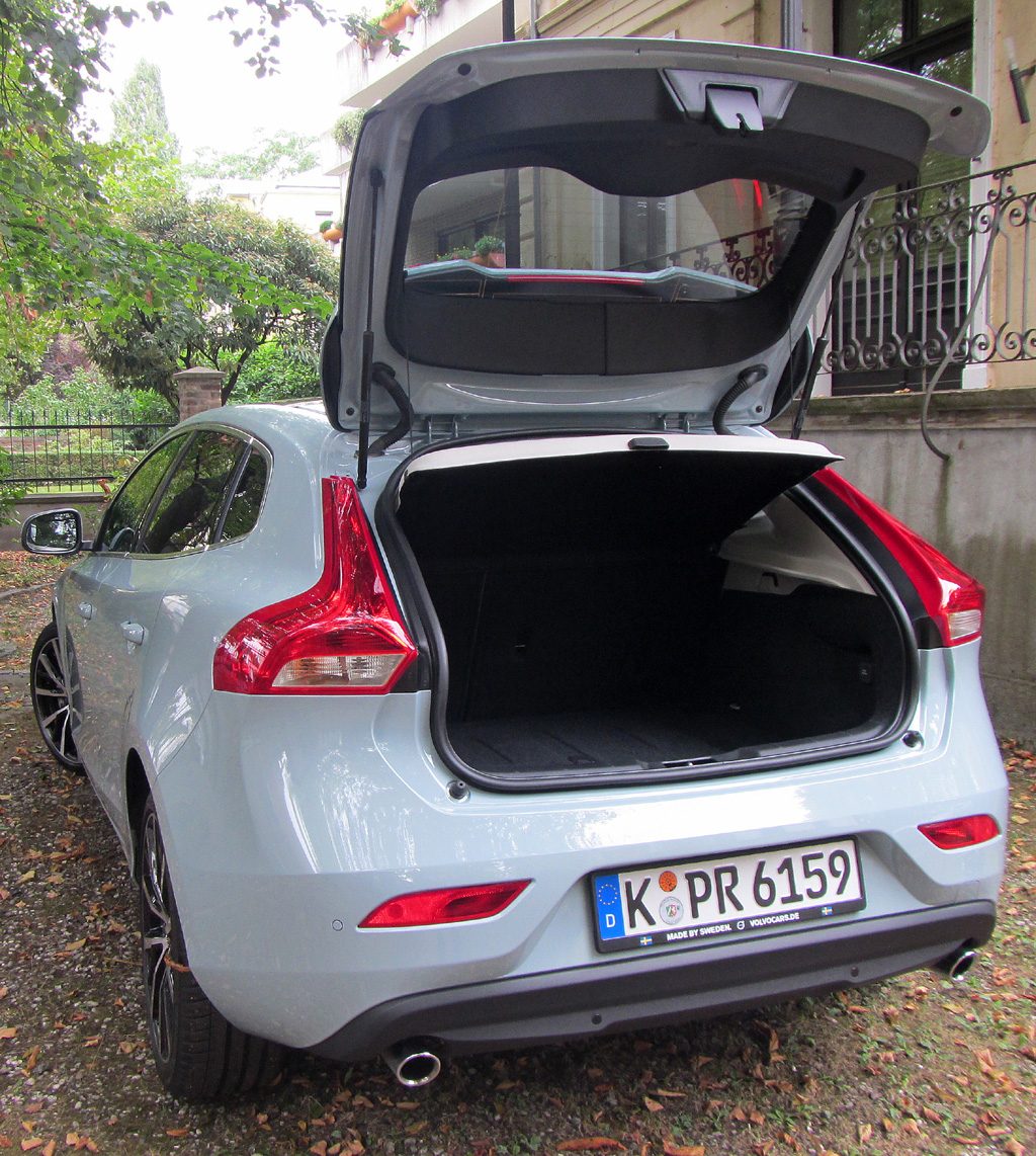 Volvo V40: Das Gepäckabteil fasst erweiterbare 335 Liter.