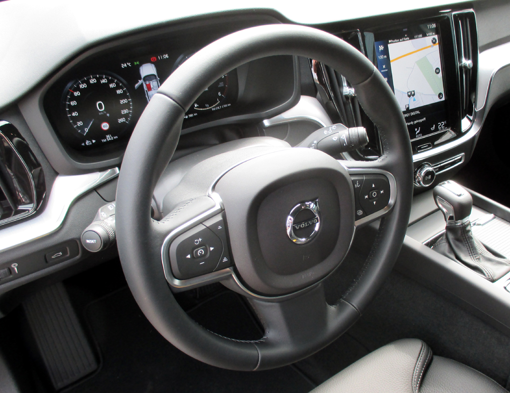 Volvo V60: Im Cockpit geht es modern und übersichtlich zu.