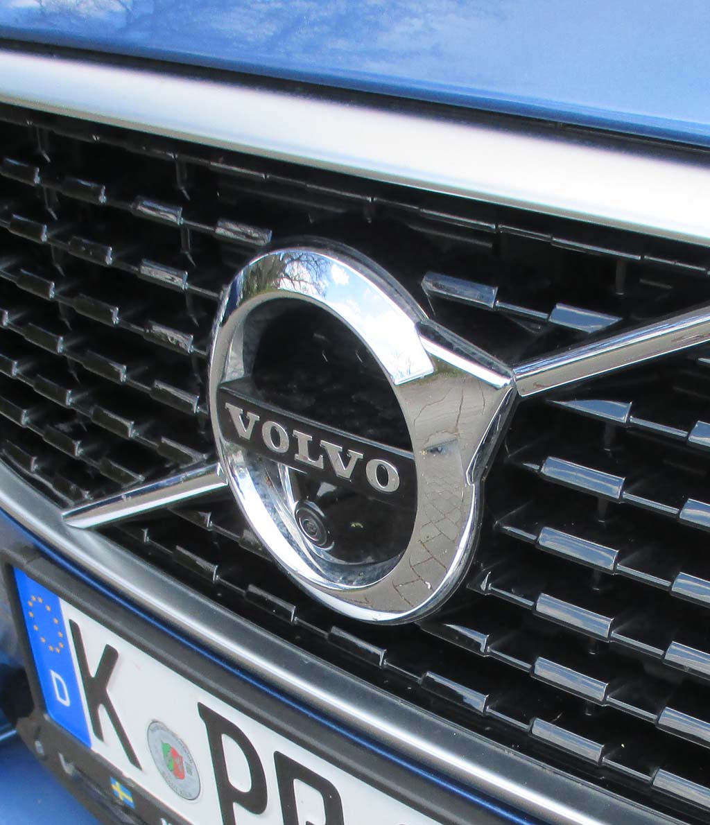 Volvo V90: Das Markenemblem sitzt vorn im Kühlergrill.