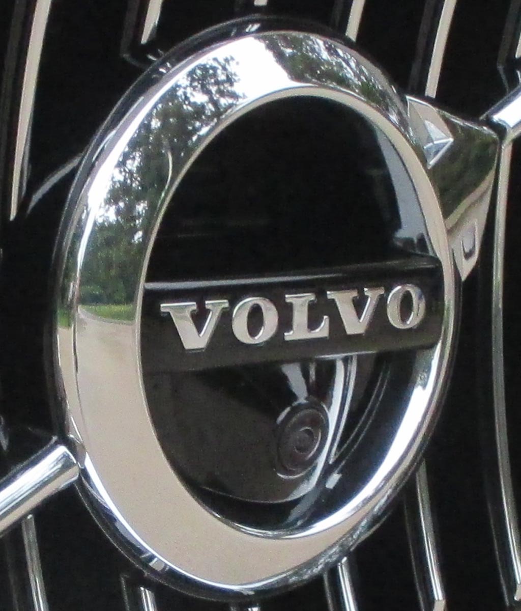 Volvo V90: Das Markenlogo sitzt vorn im Kühlergrill.