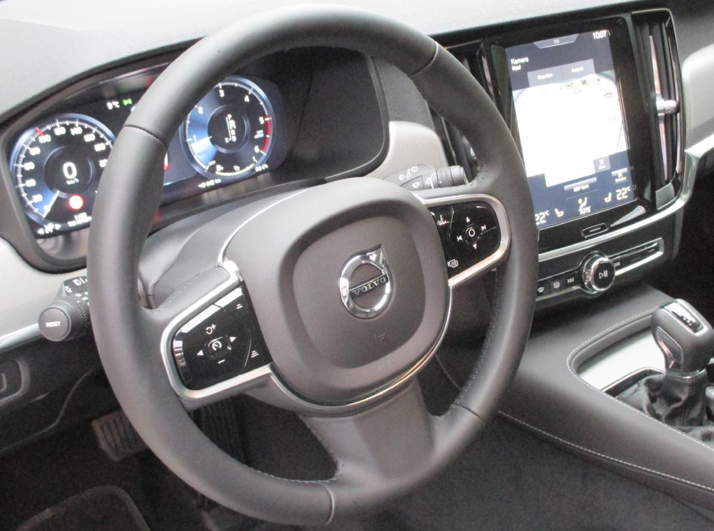 Volvo V90: Blick ins übersichtlich gestaltete Cockpit.