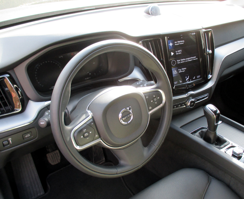 Volvo XC60: Im Cockpit geht es übersichtlich zu.