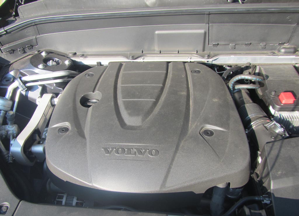 Volvo XC90: Blick unter die Haube auf den 2,0-Liter-Selbstzünder.