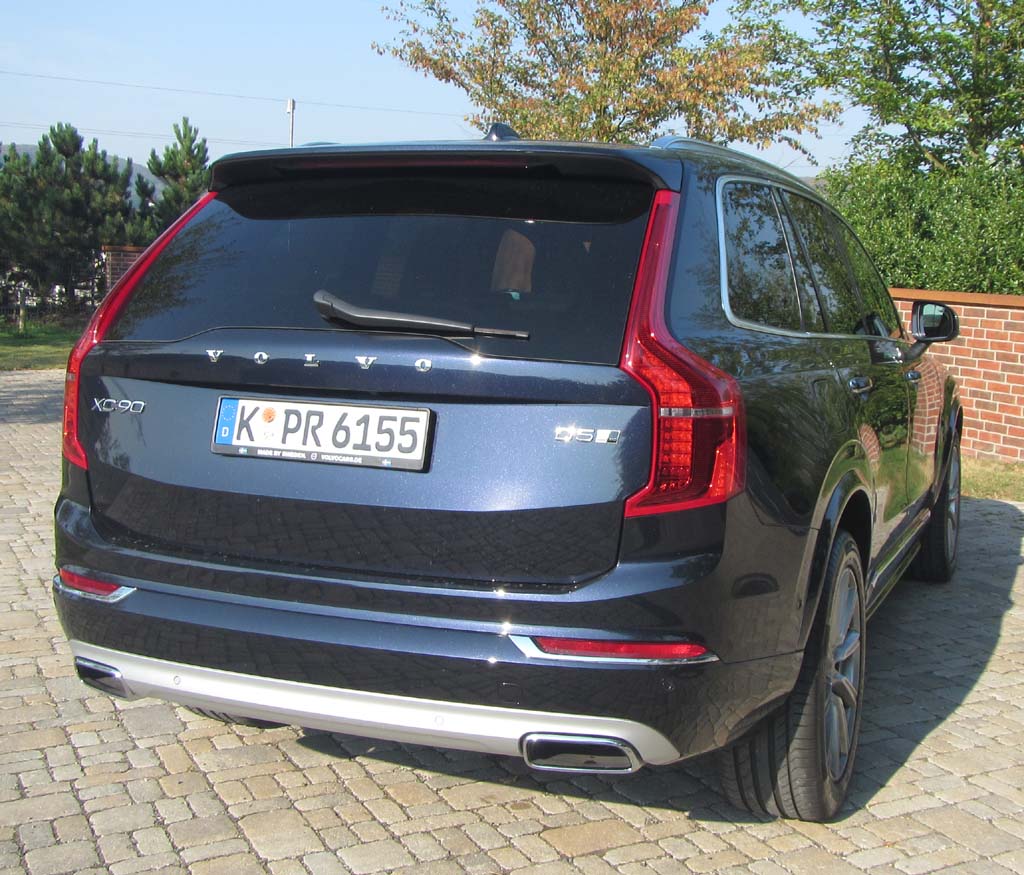 Volvo XC90: Blick auf die Heckpartie.
