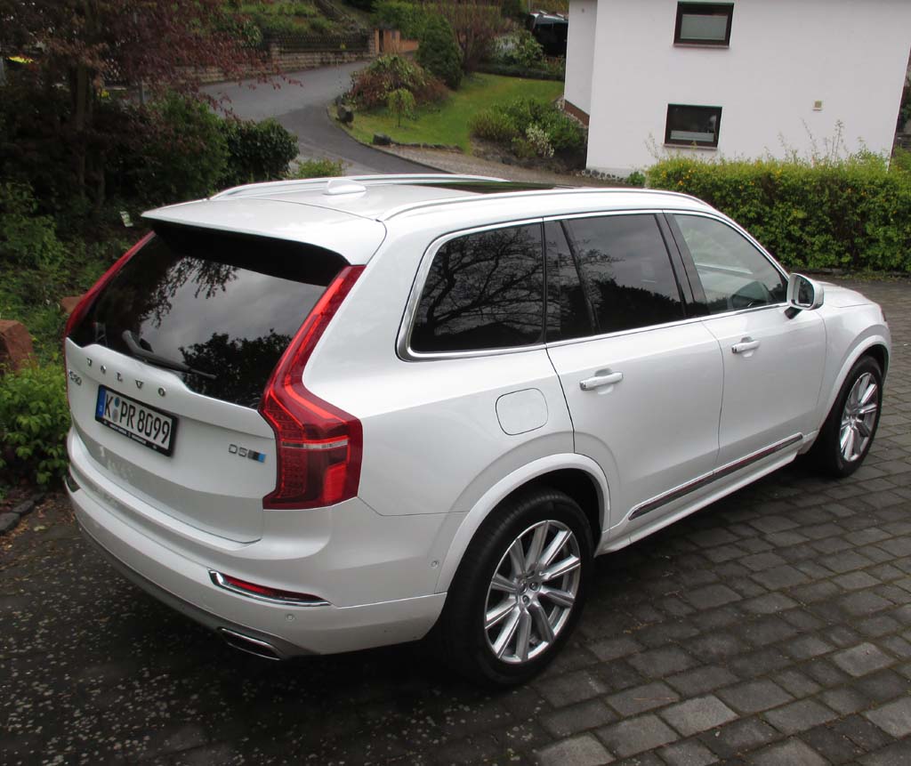 Volvo XC90: Heck-/Seitenansicht.