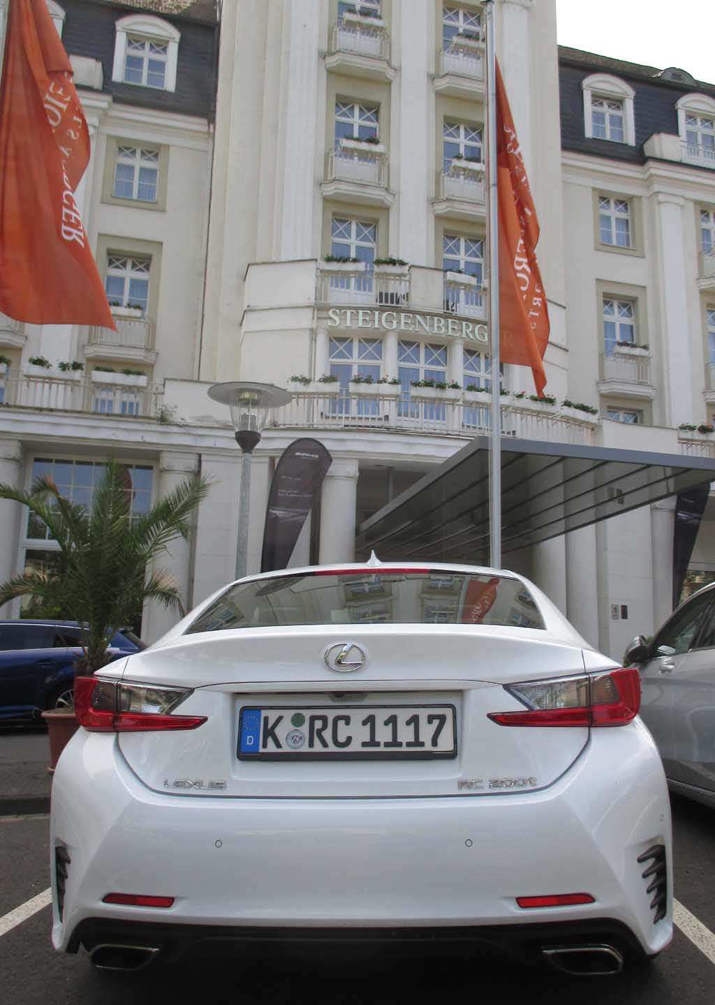 Gleich geht’s weiter im Lexus RC durchs Ahrtal und die Eifel.