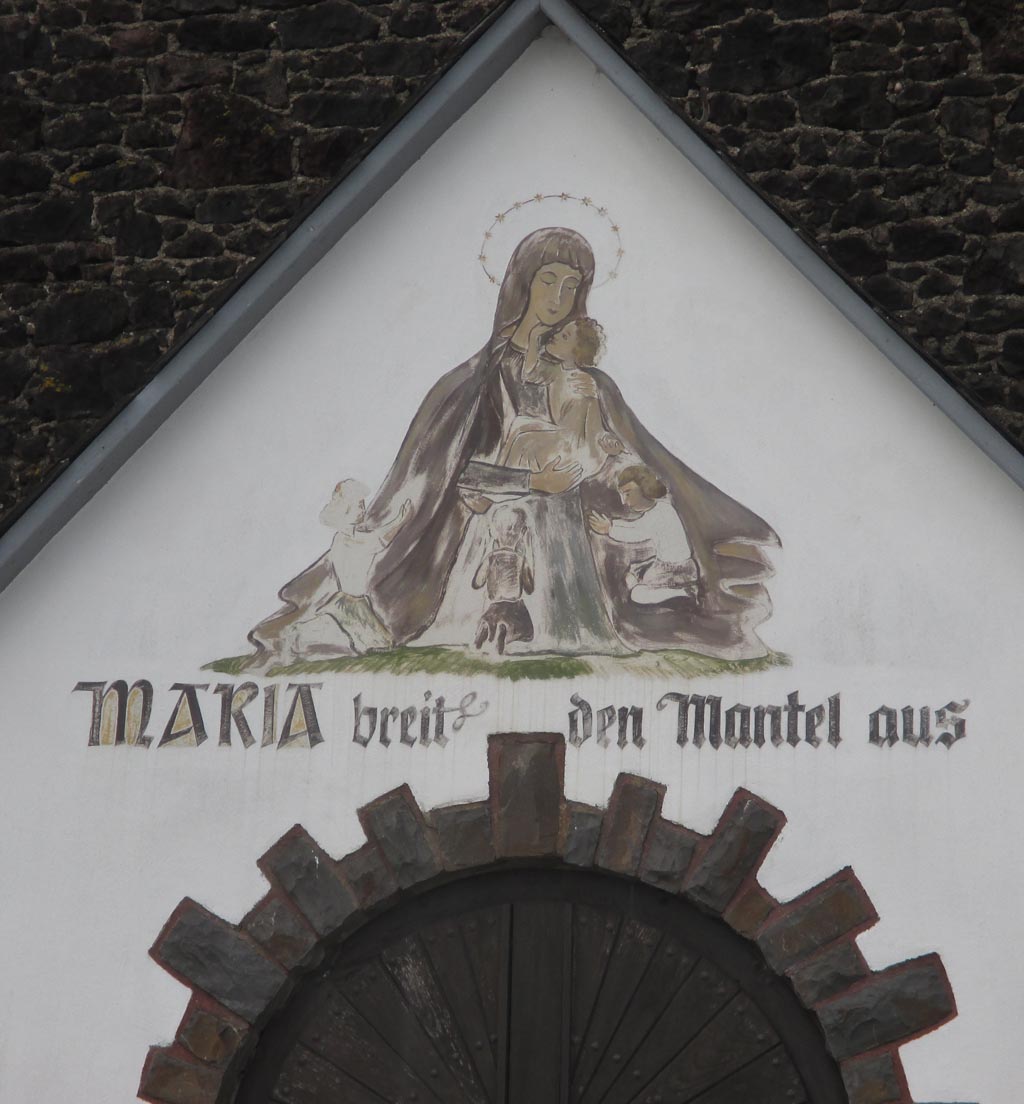 Der Glaube scheint in Eifel-Dörfern oft noch tief verwurzelt.