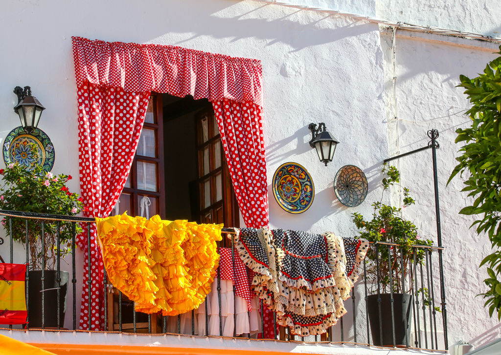 Kann ein Balkon noch farbenprächtiger und spanischer als der hier in Marbella sein?