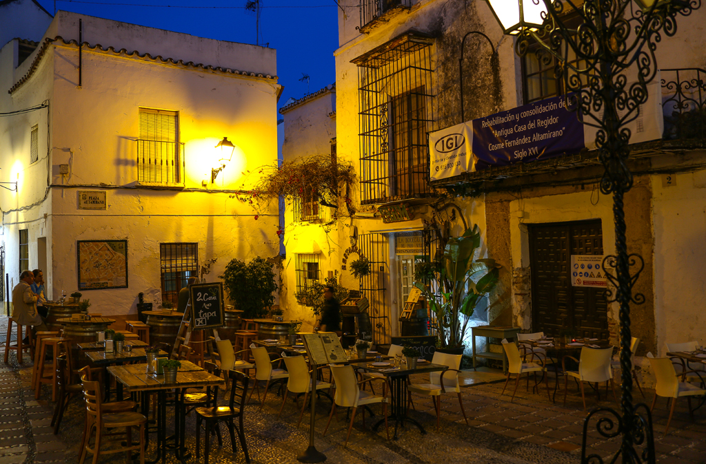 Vor der Bodequita del Pozo Viejo auf der Plaza Altamirano in Marbella.