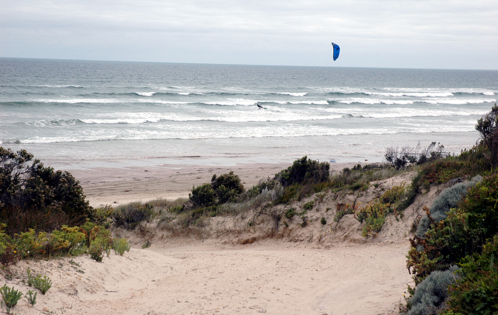 Ein Platz zum Surfen mit Lenkdrachen findet sich auch an Australiens Südküste immer.