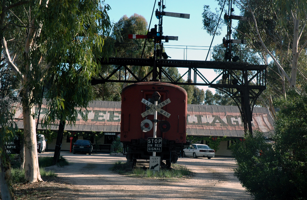 Dieser Eisenbahnwagon steht am Eingang zu Old Tailem Town.