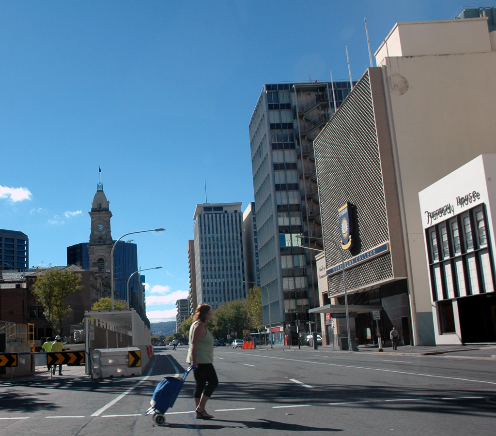 Straßenszene in Adelaide, der Hauptstadt von South Australia.