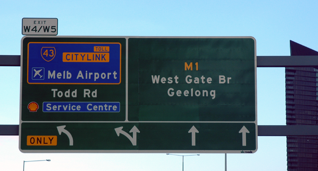 Statt zum Flughafen fahren wir in Richtung M1 über die Westgate Bridge Richtung Geelong.