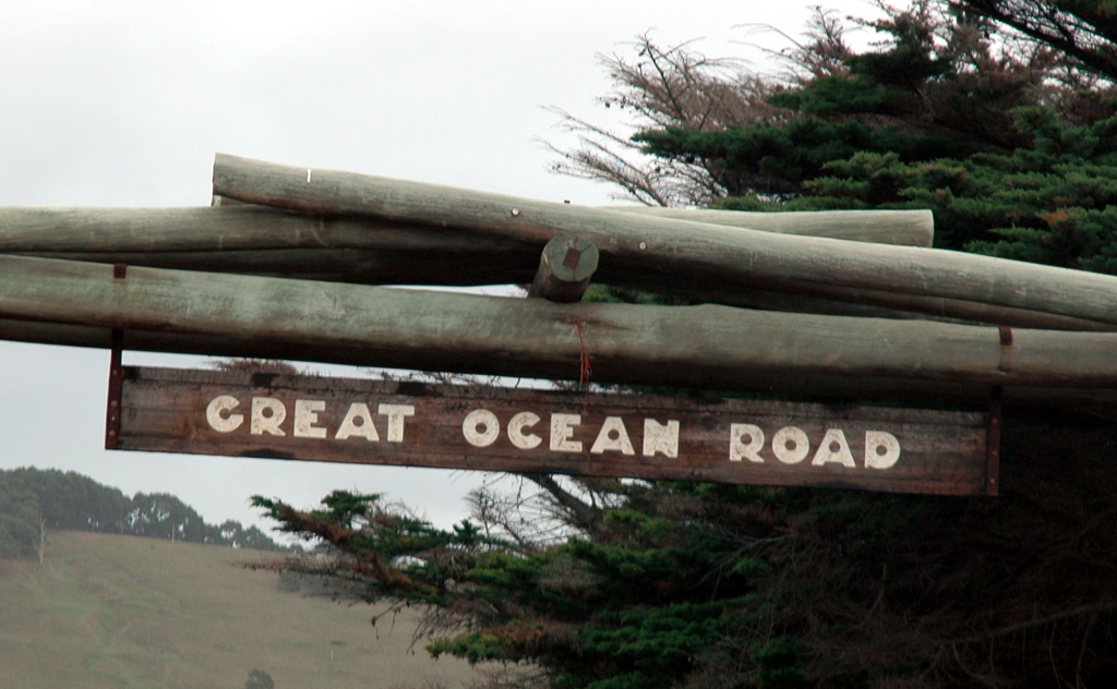 Bei der Great Ocean Road in Victoria handelt es sich um eine spektakuläre Panoramastraße am Meer.