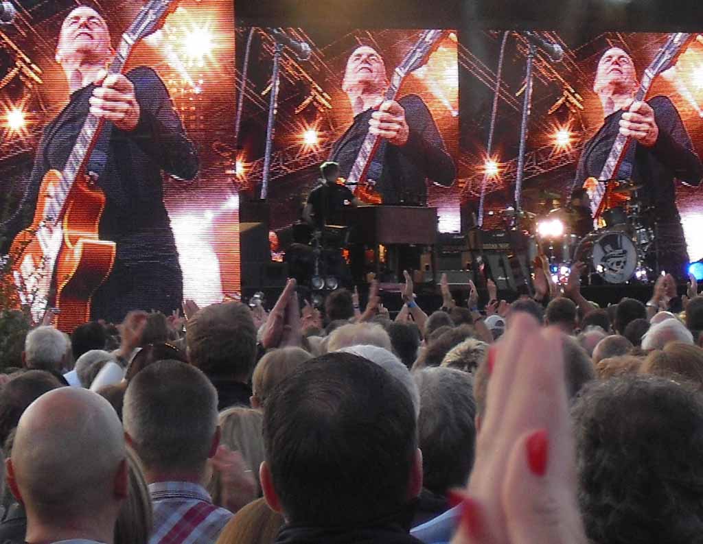 Bryan Adams im Juni beim Openair in Bad Kissingen. Fotos: Koch