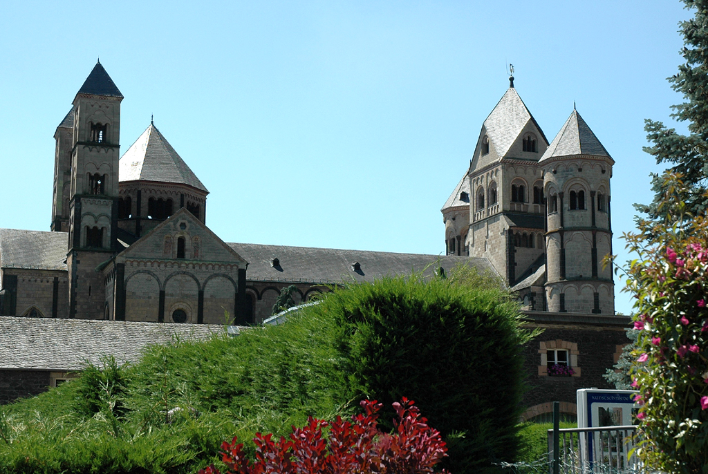 Gleich beim See: Abtei Maria Laach