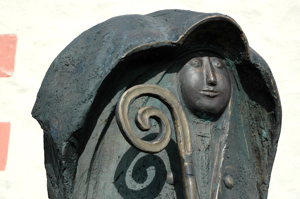 Sie trotzt vor der kleinen Walburgis-Kapelle Wind und Wetter.