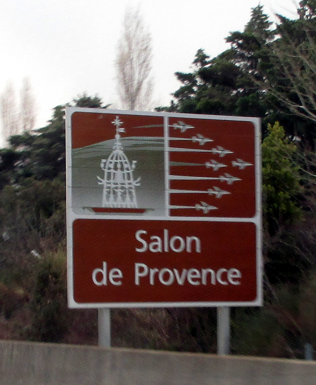Salon-de-Provence ist, wie unschwer zu sehen, auch Luftwaffenstützpunkt. Fotos: Koch