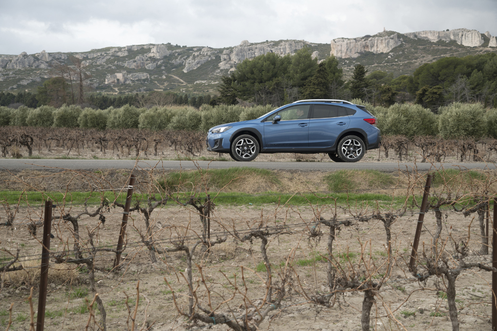 An Weinlagen und Olivenhainen vorbei: Im Subaru XV durch die Provence.