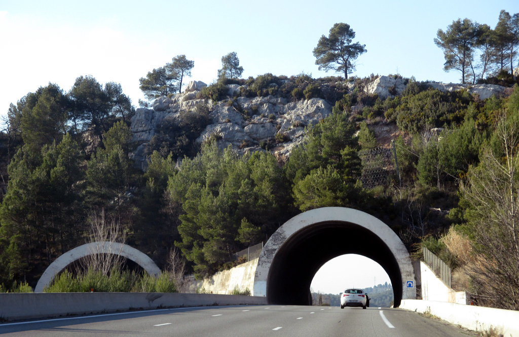 Ein kleiner Tunnel auf dem Weg nach Aix-en-Provence und weiter Richtung Marseille.