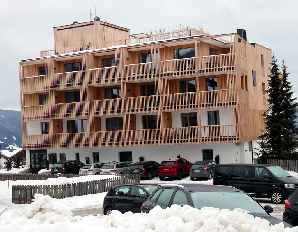Das Alpine-Lifestyle-Hotel Ambet in Meransen hat vier Sterne, die Küche ist regional ausgerichtet.
