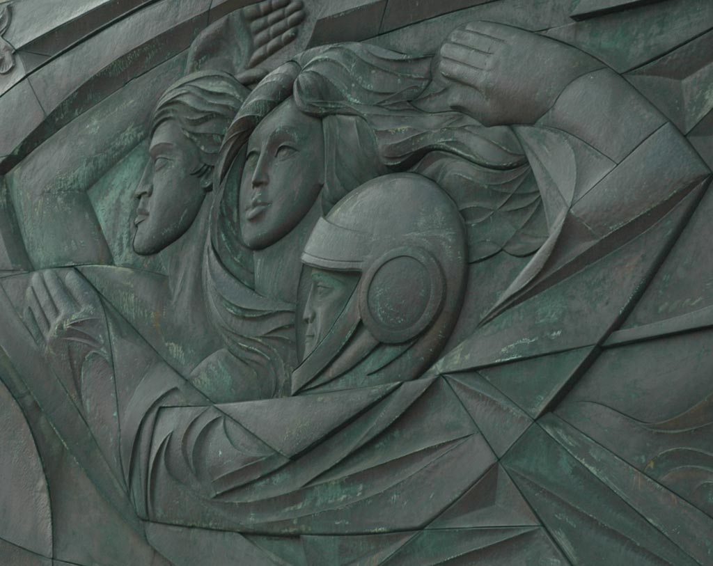 Sozialistische Erinnerungskultur an einer Hausfassade im früheren Osten Berlins.