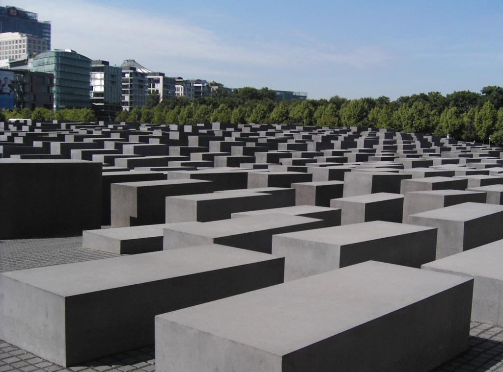 Das 2005 eingeweihte Holocaust-Mahnmal liegt in der Nähe des Brandenburger Tors.