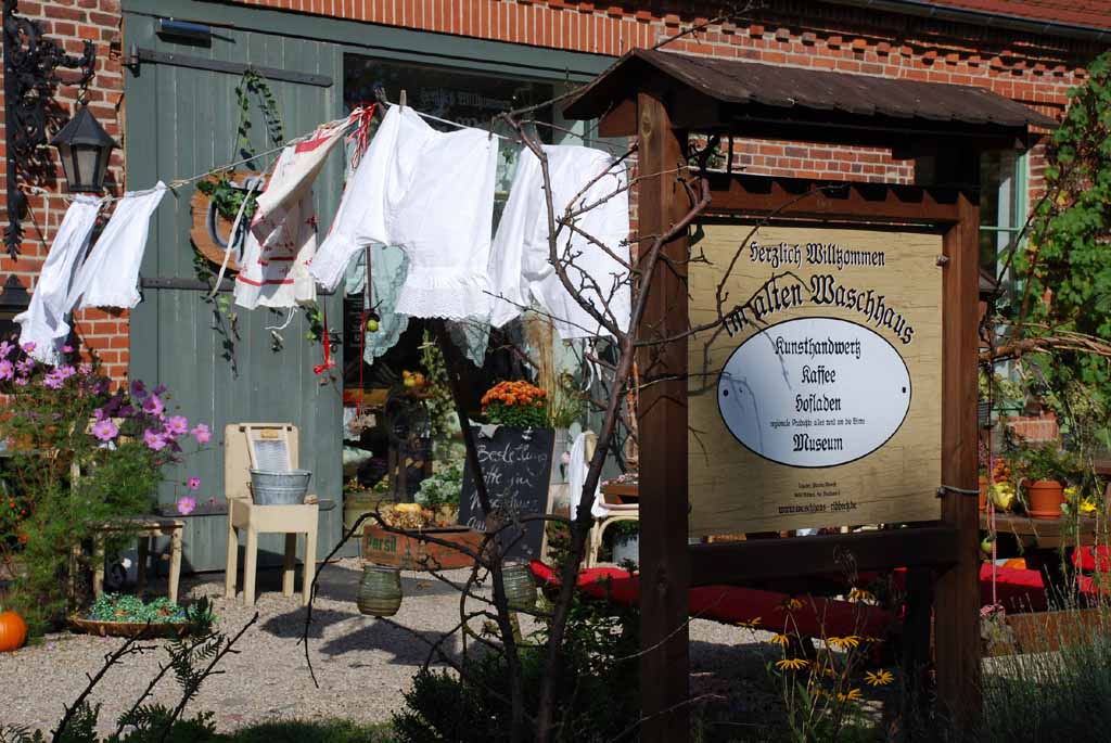 Aus dem alten Waschhaus ist ein Hofladen samt Museum geworden.