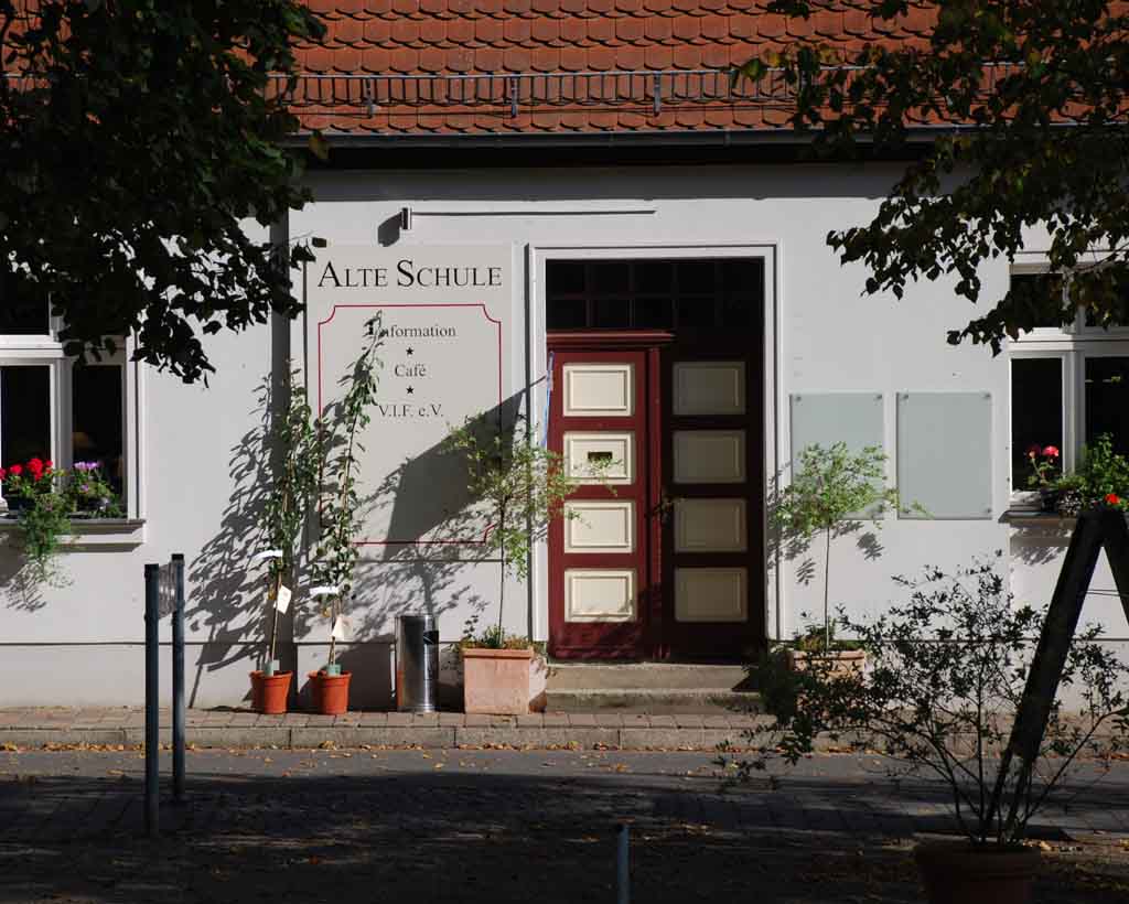 Die Alte Schule ist ein Café mit historischem Klassenzimmer nebenan.
