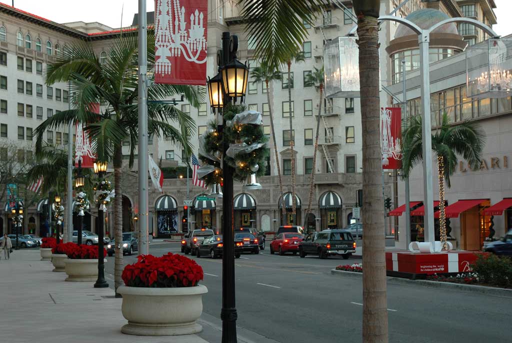 Blick auf die Vorderseite der Fünf-Sterne-Luxusherberge in Beverly Hills.