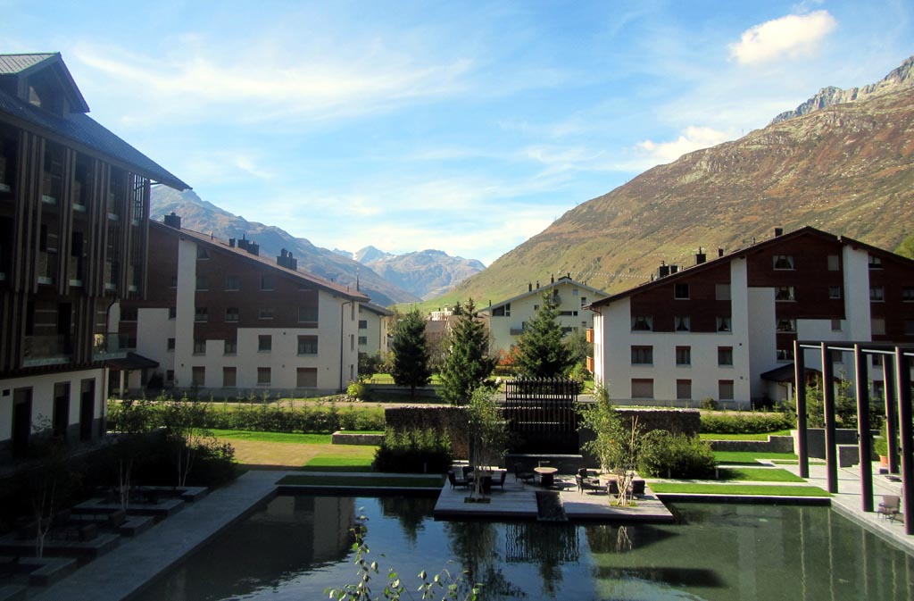 Blich aus dem The Chedi Andermatt nach draußen.