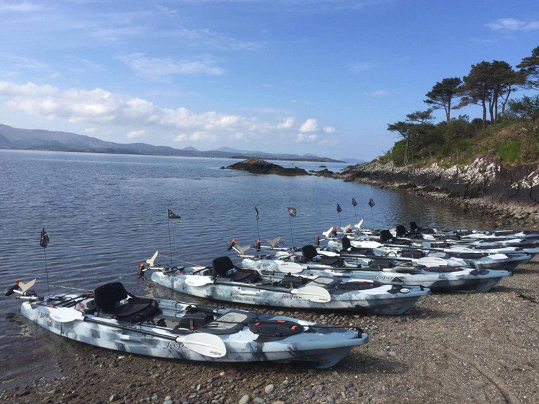 Zu Wasser unterwegs im Elektro-Kajak nahe dem Parknasilla Resort Sneem.